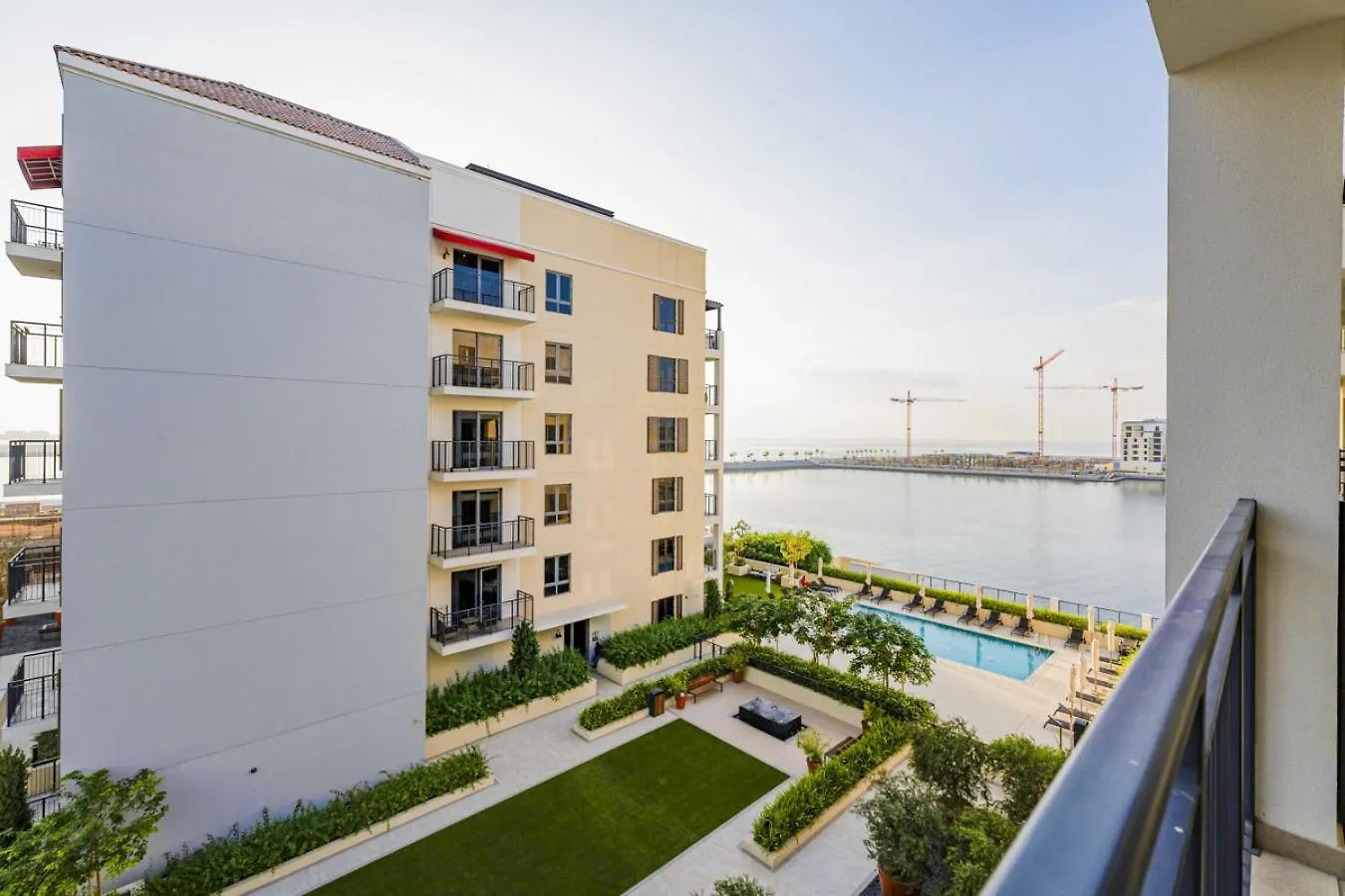 Lägenhet Luxury Lifestyle At La Sirene Port De La Mer Jumeirah 1 Dubai Förenade Arabemiraten